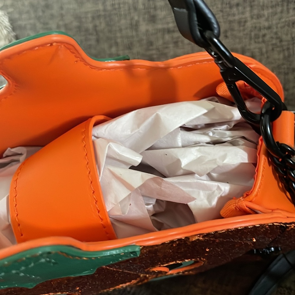 Glow in the dark double sided Pumpkin Glitter crossbody bag - Picture 6 of 6